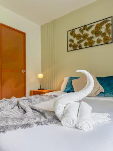 a bedroom with a bed with towels on it at Montes De Beraka in Minca