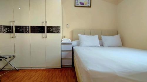 Postel nebo postele na pokoji v ubytování Amazing view Apartment at Kemayoran JIEXPO -Min Stay 3 nights-