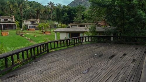 a wooden deck with a fence and a yard at Boscana Forest Resort & Residence in Coscomatepec de Bravo
