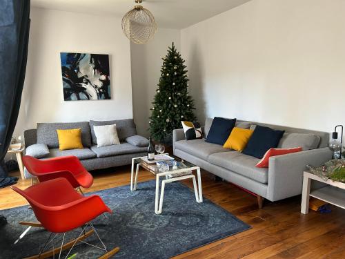 Large 4 bright rooms