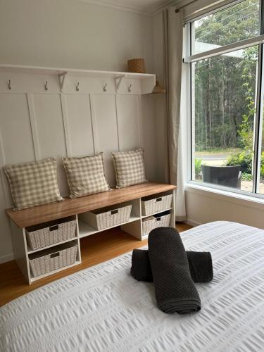 Katil atau katil-katil dalam bilik di Banksia on Blenheim by Experience Jervis Bay