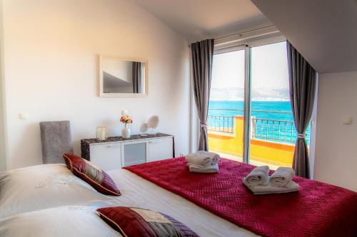 a bedroom with a bed and a large window at Regina del Mare in Slatine