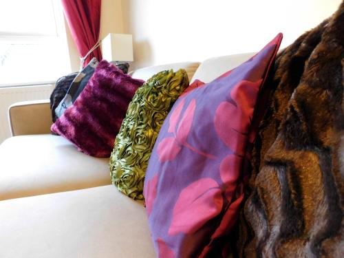 A bed or beds in a room at Stay Norwich Apartment with Parking 