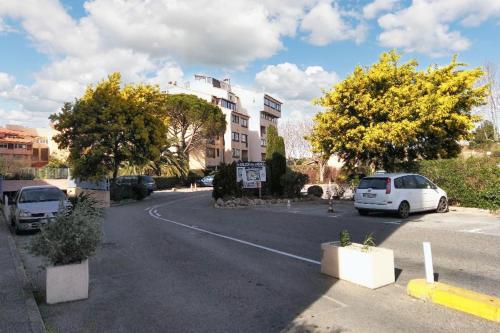 Το κτήριο όπου στεγάζεται  το διαμέρισμα