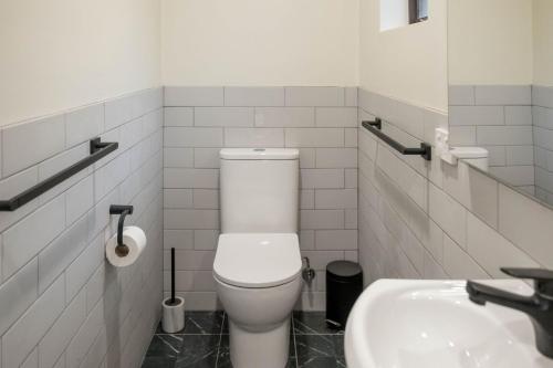 Un baño de The Nestled Inn