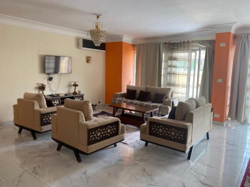 Zona de estar de Cozy master room in Cairo