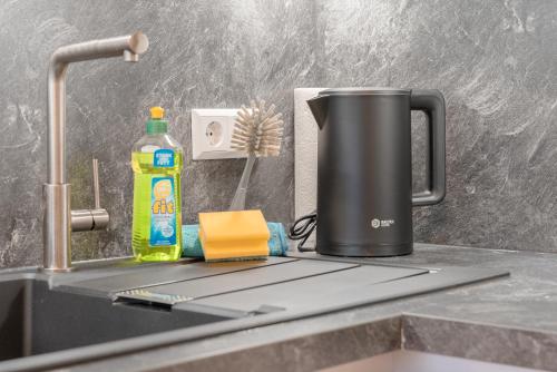 a coffee pot sitting on a counter next to a sink at City Luxus-Apartment nähe Maschsee - Tierfreundlich in Hannover