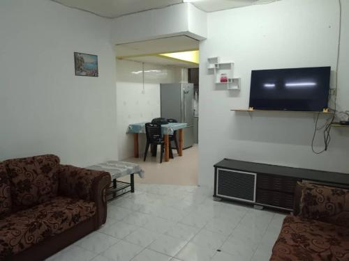 Μια τηλεόραση ή/και κέντρο ψυχαγωγίας στο Homestay Ku IM