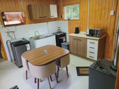 a small kitchen with a table and a stove at Los Teros in Chile Chico
