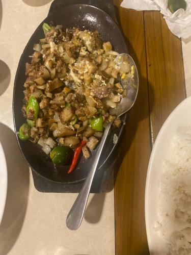 ゲストハウスの敷地内または近くでの食事または食べ物