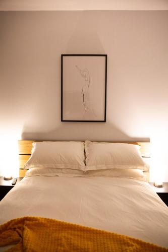 a bedroom with a bed with a picture on the wall at North Melbourne Retreat in Melbourne