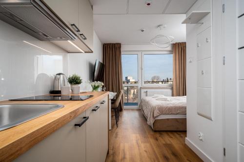 Postel nebo postele na pokoji v ubytování Pileckiego 59 Free Parking By Perfect Apart