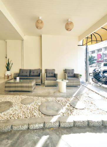 a living room with couches and a rug at Wonderful inn in Pattaya Central