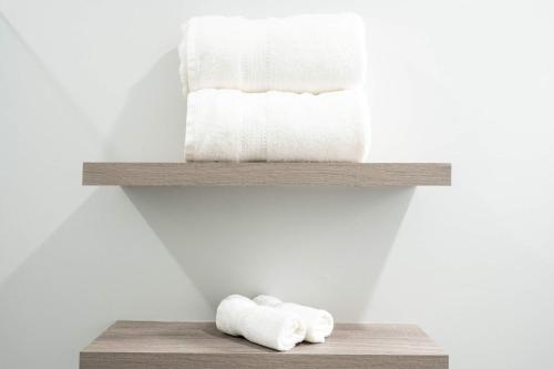 a bathroom with white towels on a shelf at Mid City Magic 5 in New Orleans