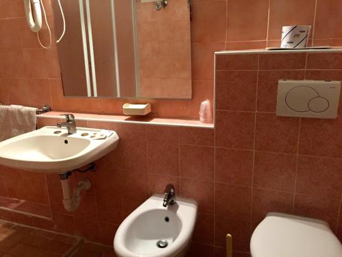 Koupelna v ubytování Albergo Ape Elbana