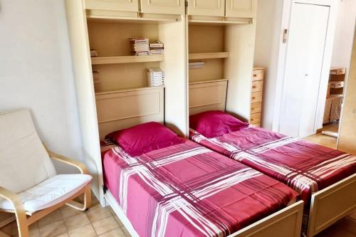 Postel nebo postele na pokoji v ubytování Studio douillet à Gréoux-les-Bains - 30 m² - Terrasse