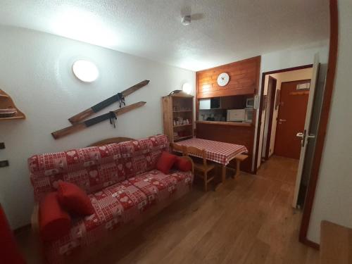 Studio en station avec balcon sud, proche remontées, Wi-Fi, parking gratuit - FR-1-561-136