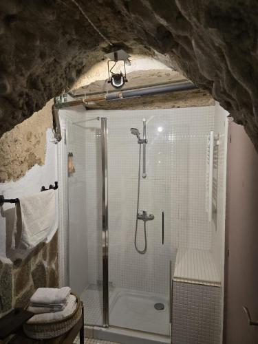Un baño de B&B Mas Torrencito Pet Friendly