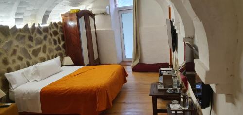 Una cama o camas en una habitación de B&B Mas Torrencito Pet Friendly