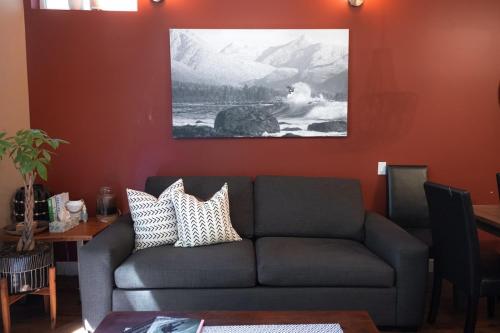 Ruang duduk di Boho Zen- 2 bedroom on the Inlet