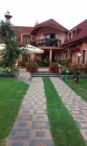 a walkway in front of a large house at Alba Regia Pansion Egri in Jahodná