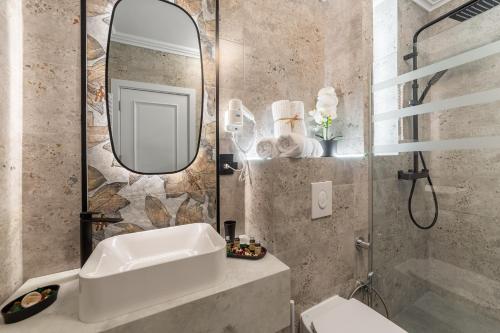 a bathroom with a sink and a mirror at Crystal Luxury in Craiova