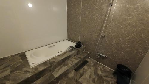 a bathroom with a sink and a shower at ブルーエール in Nobeoka