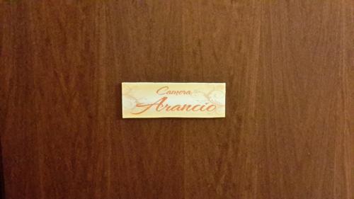 a door with a sign that says camino aracco at Case Saniela in Terrasini