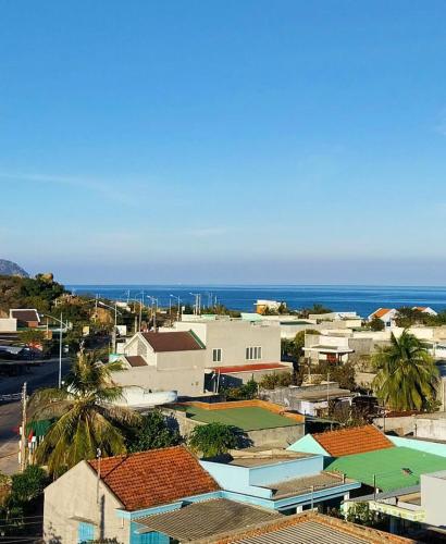 an aerial view of a town with houses and the ocean at Homestay TIẾN THÀNH in Ninh Hải