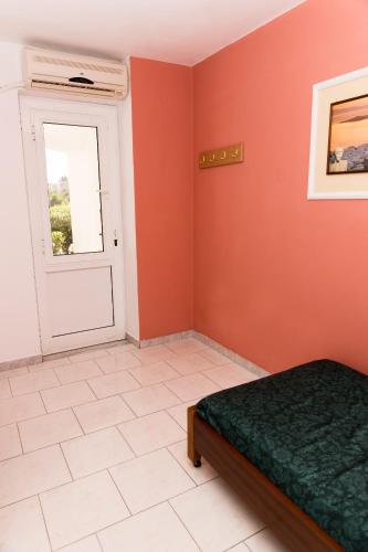 Postel nebo postele na pokoji v ubytování Aphrodite Apartments