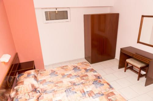Postel nebo postele na pokoji v ubytování Aphrodite Apartments