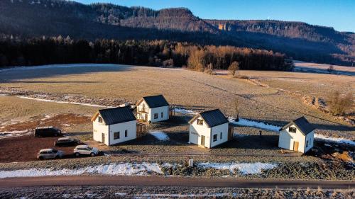 an aerial view of a large field with houses at Wataha pod Basztami - Wadera - Domki całoroczne in Wünschelburg