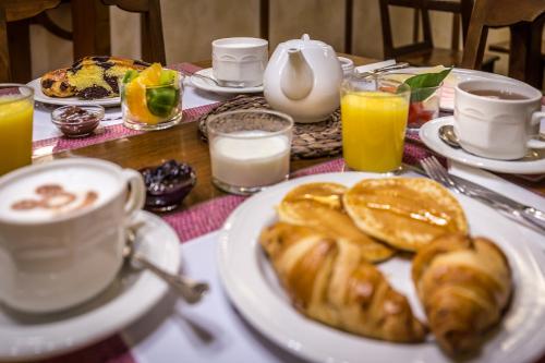 Comida en o cerca de este hotel