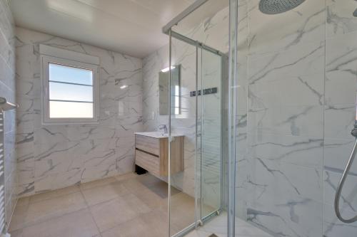 Phòng tắm tại Maison Corail 2 - Au coeur de l'ile d'Oléron