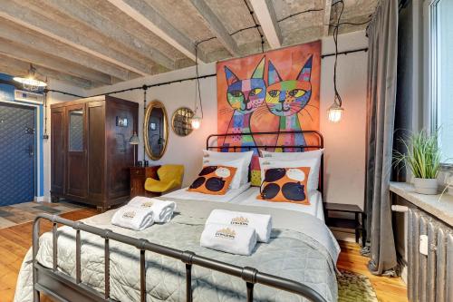 Cats & Crafts Loft by Downtown Apartments
