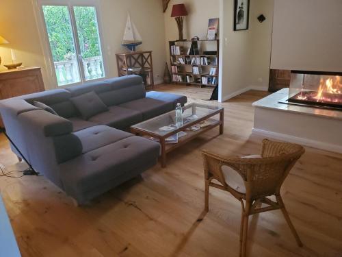 Charming Famillial House with pedestrian access to Village