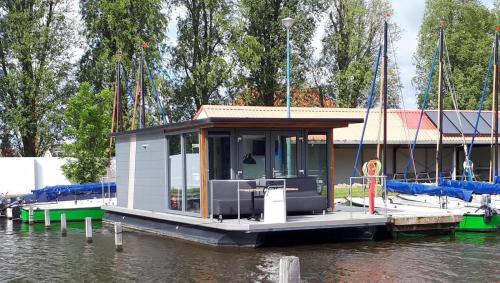 Photo de la galerie de l'établissement Houseboat Heeg 4 persons, à Heeg