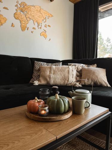 a coffee table with pumpkins on top of it at Domki Fajnie.Tu in Łączna