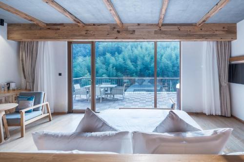 Balkón nebo terasa v ubytování Kaichen Puju Hot Spring Village Resort Hotel