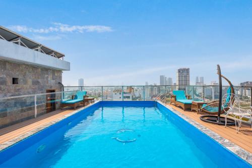 Πισίνα στο ή κοντά στο Prague Da Nang Beach Hotel