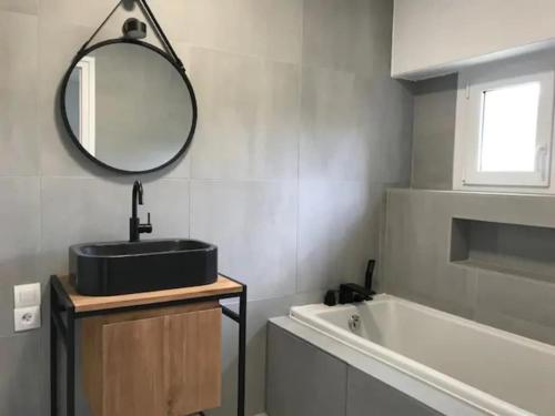 Photo de la galerie de l'établissement Ancienne ferme en pierre devant la mer, à Plouguerneau