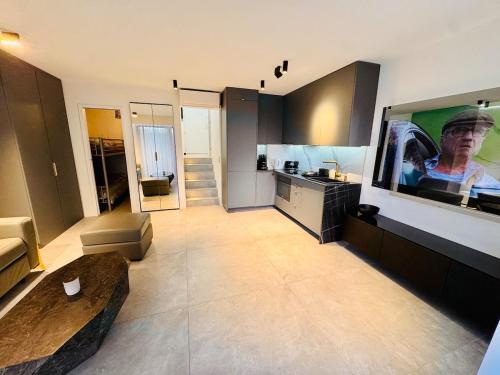 Beautiful Cannes Beachfront Apartment 4 pers photo 8