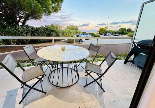 Beautiful Cannes Beachfront Apartment 4 pers photo 16