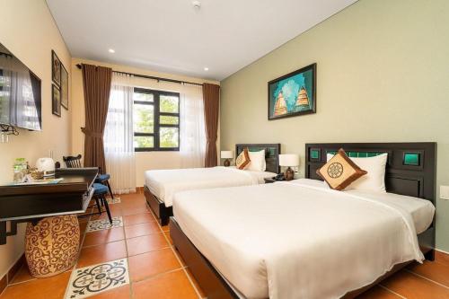Postel nebo postele na pokoji v ubytování Nature Resort Hoi An By K D H