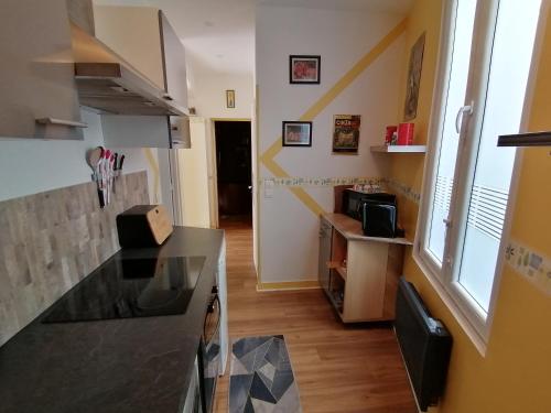 Kuchyň nebo kuchyňský kout v ubytování Maison Antony parking gratuit proche Paris