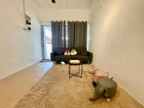 a living room with a elephant and a couch at Cozy10perwira#6pax#Netflix#neariconcity&iconicpoint in Simpang Ampat