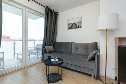 Przestronny Apartament w Jastrzębiej Górze z Parkingiem, Biurkiem i Balkonem by Noclegi Renters