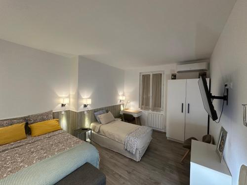 Postel nebo postele na pokoji v ubytování Promenade des Anglais With AC Near Negresco