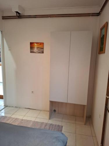 a room with a bed and a white wall at Emma vendégház in Sárospatak