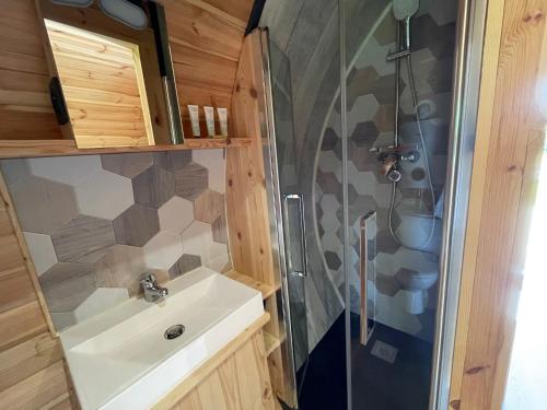 a bathroom with a sink and a shower at Camping Les Prés du Roi in Sommières